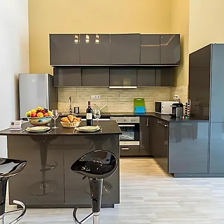 Spacious Riverside Residency - Magnificent View 부다페스트