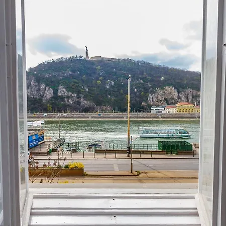 Spacious Riverside Residency - Magnificent View Budapest