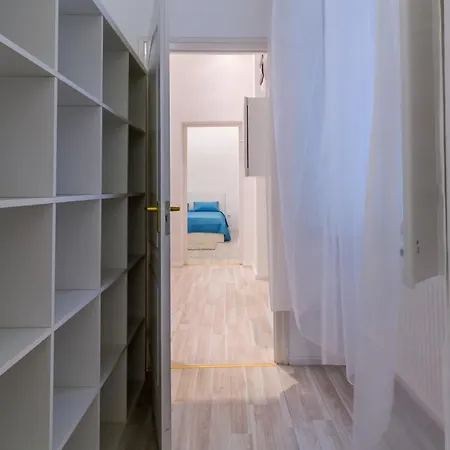 Spacious Riverside Residency - Magnificent View *