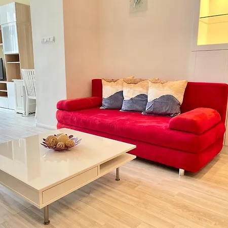 Spacious Riverside Residency - Magnificent View