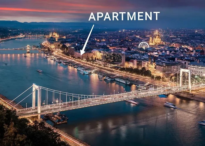 Spacious Riverside Residency - Magnificent View Lägenhet *