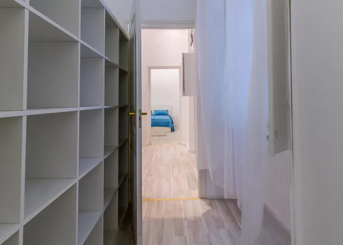 Spacious Riverside Residency - Magnificent View *