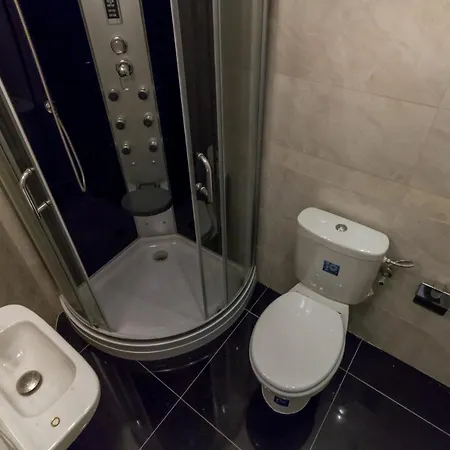 Spacious Riverside Residency - Magnificent View Apartament *